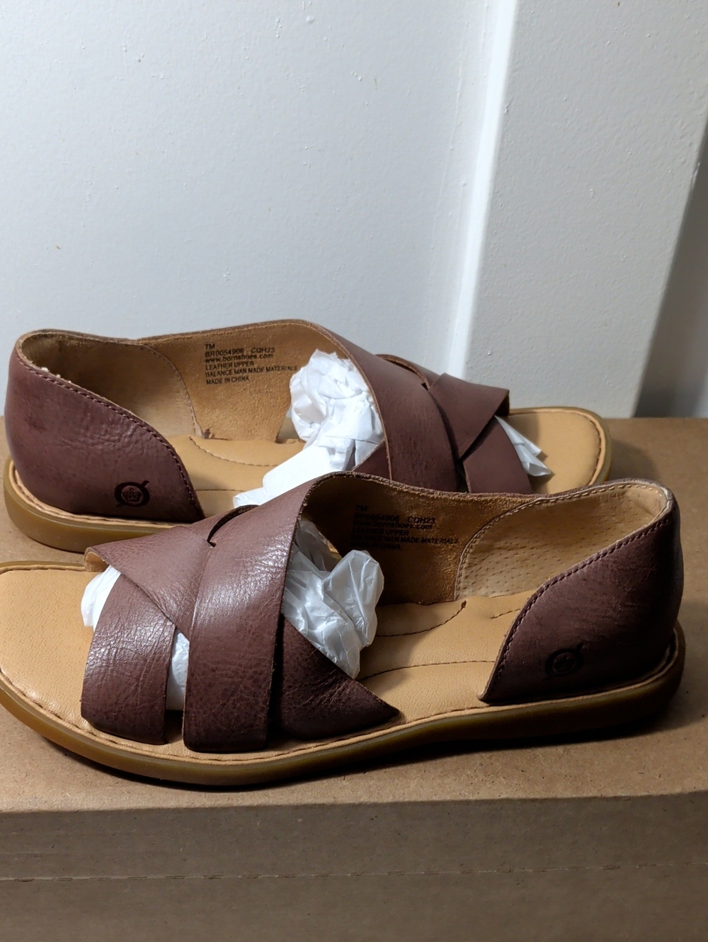 BORN NIB 7 Brown Leather Sandals